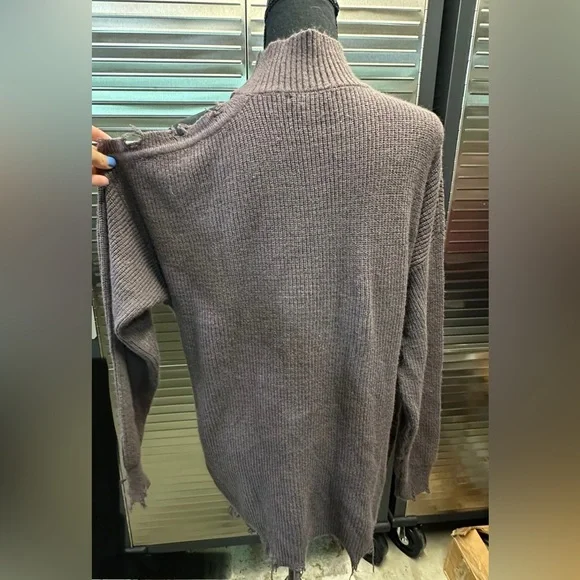 Maurices Light Purple Distressed Cold Shoulder Sweater Women’s 1X - Picture 3 of 8